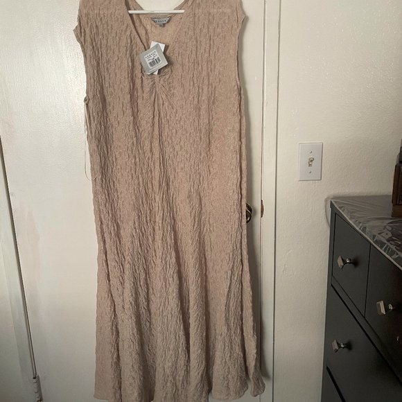Dress New with tag. - Picture 1 of 8